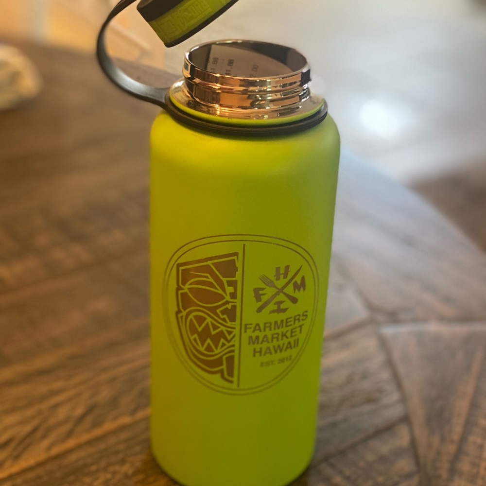 Farmers Market Hawaii 32oz insulated bottle